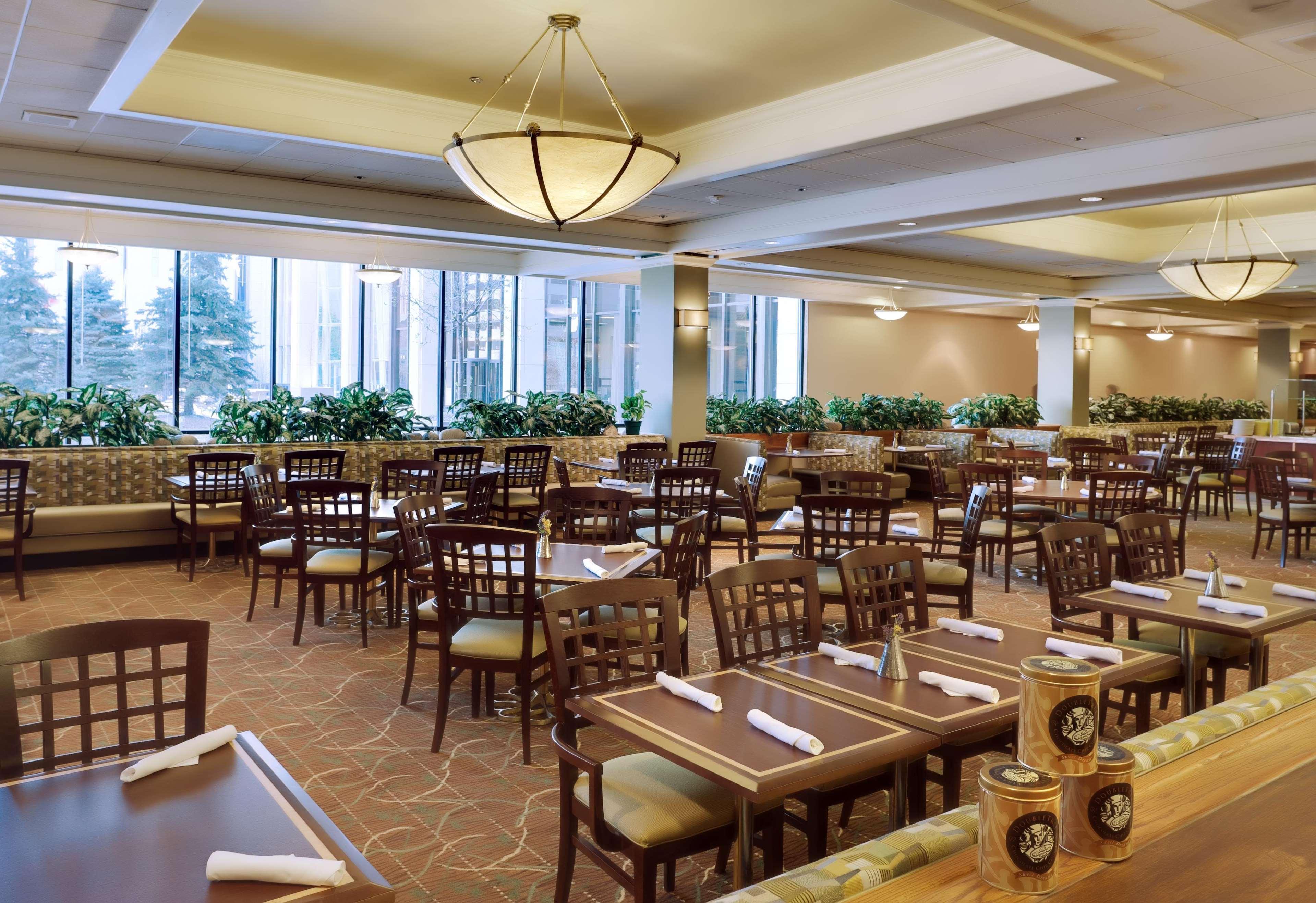 Doubletree By Hilton Hotel & Executive Meeting Center Omaha-Downtown מסעדה תמונה
