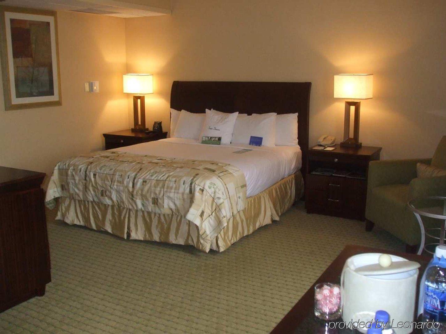 Doubletree By Hilton Hotel & Executive Meeting Center Omaha-Downtown חדר תמונה